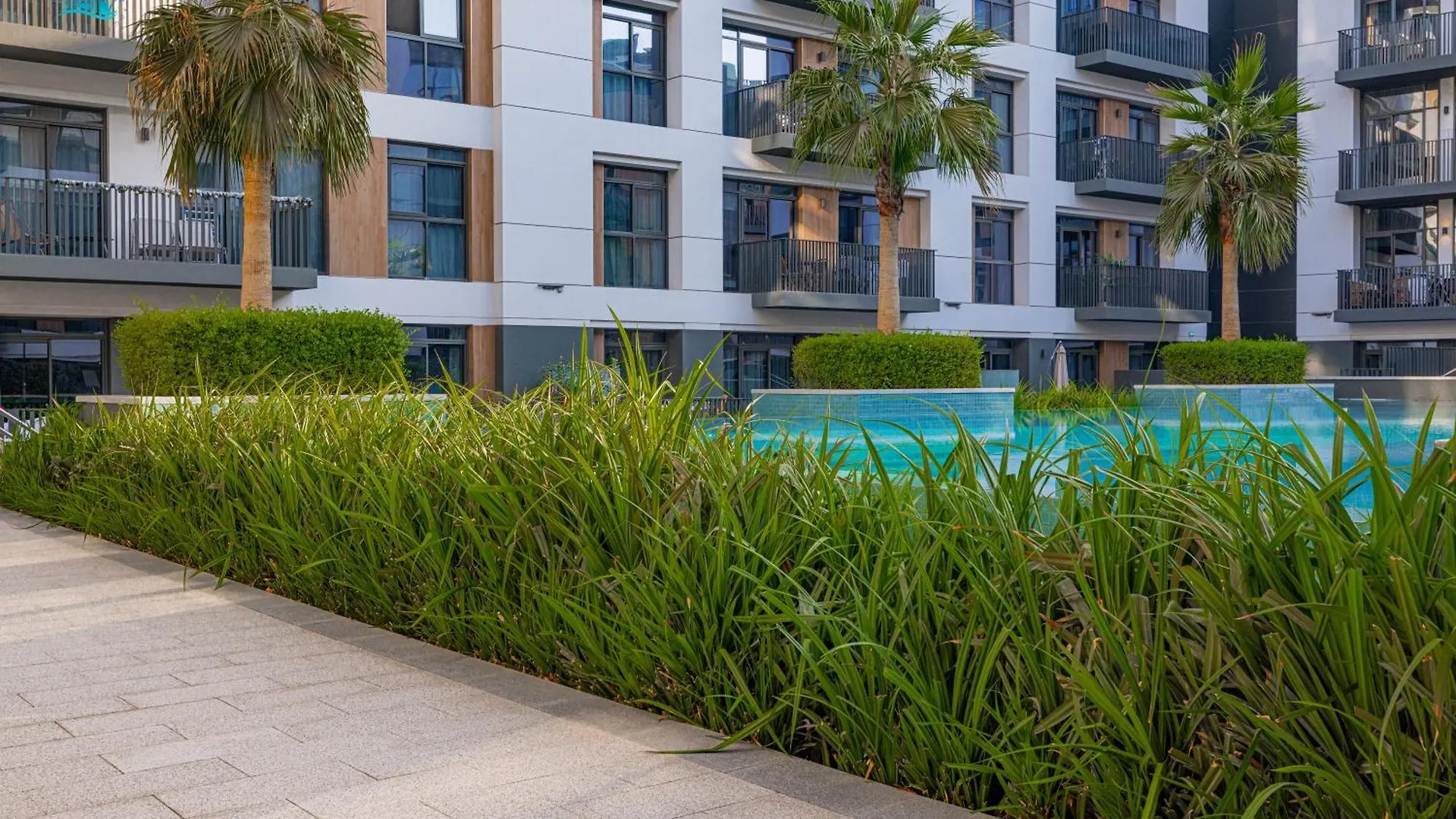 Exquisite 2Br With Pool View Apartment Dubai