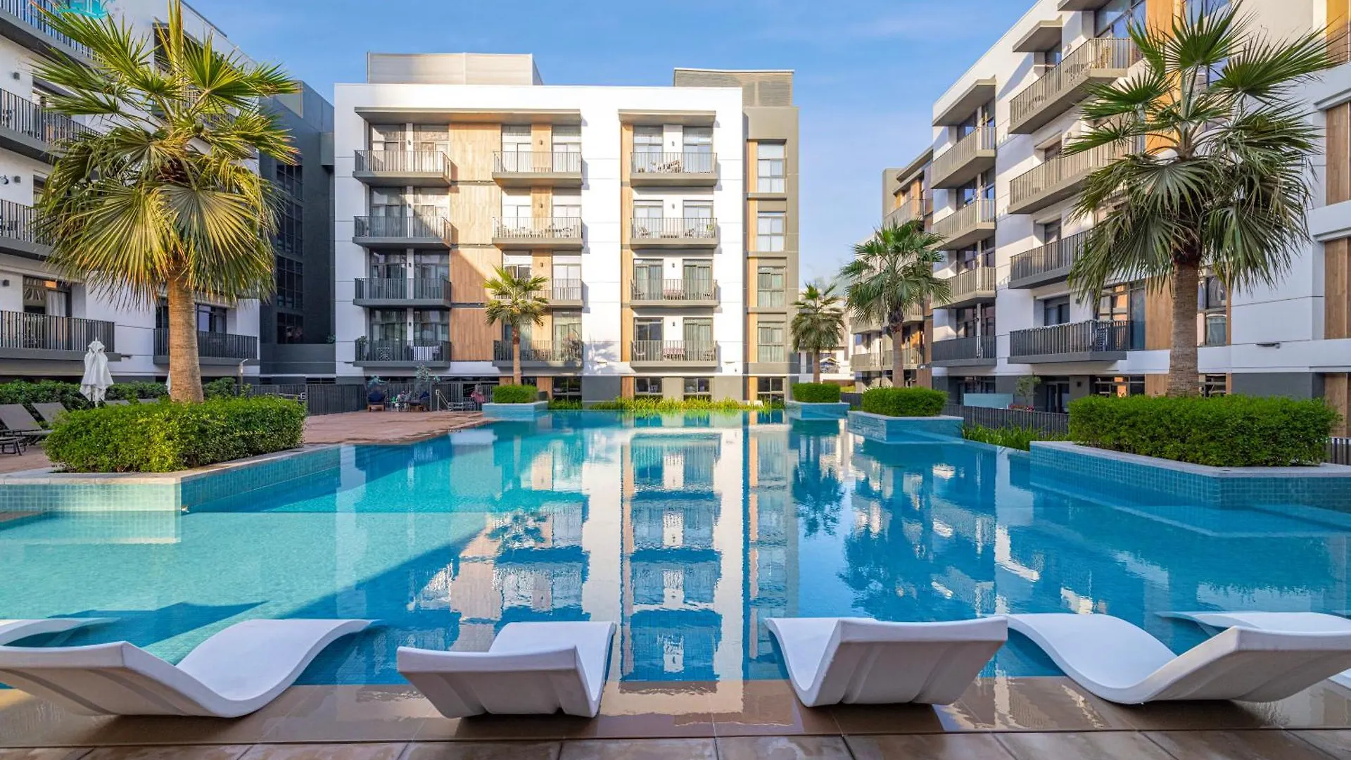 Exquisite 2Br With Pool View Apartment Dubai