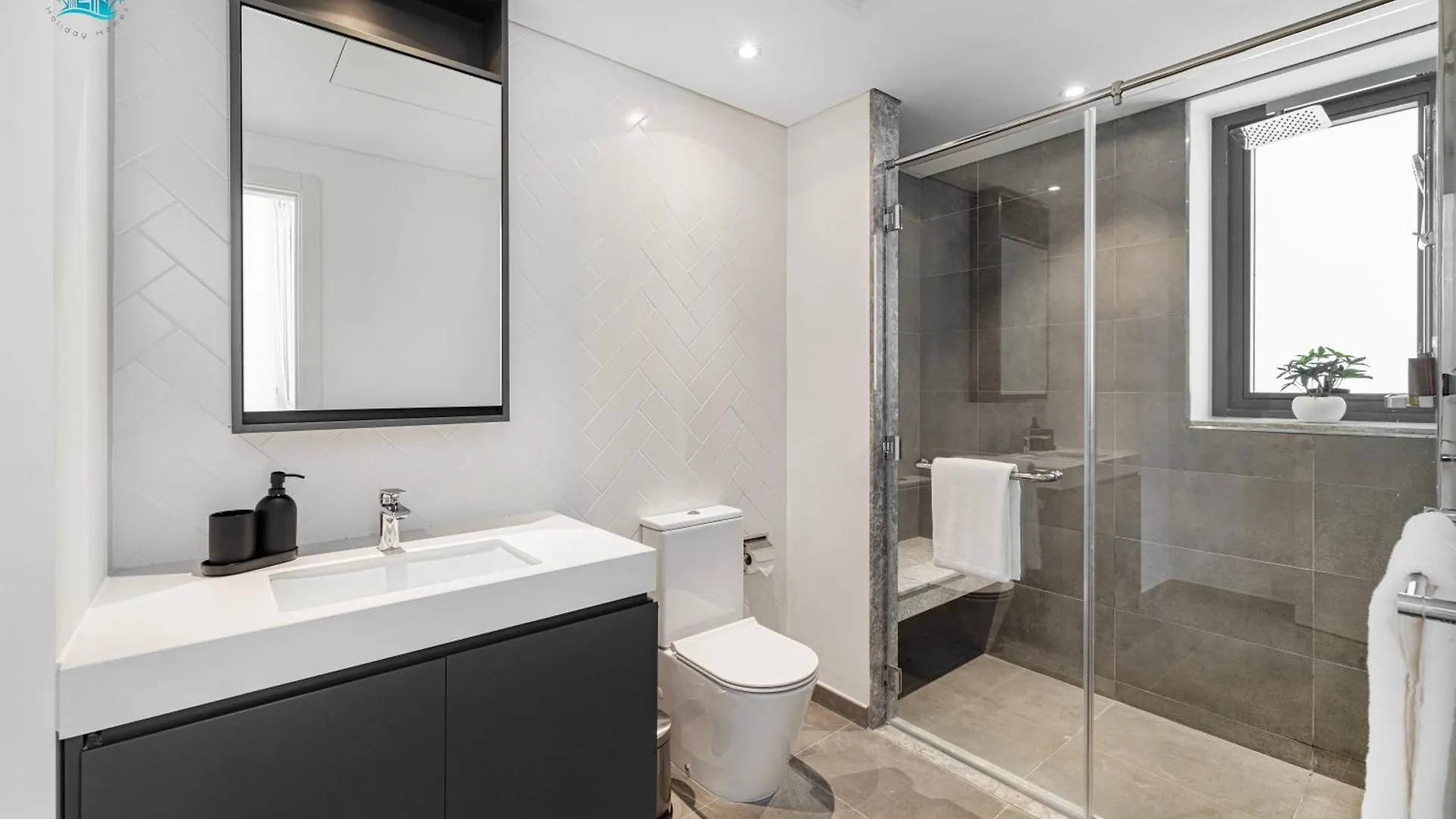 Exquisite 2Br With Pool View Apartment Dubai